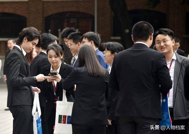 九三阅兵前夕，6名间谍落网！带1448份机密出逃，泄露尖端武器