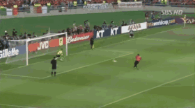 2002年世界杯，韩国队连黑意大利西班牙！诠释了何为韩国体育精神