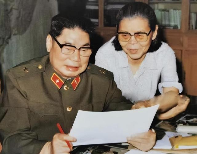 开国上将杨得志真是老当益壮，80岁再娶妻，夫妻俩一起生活了4年
