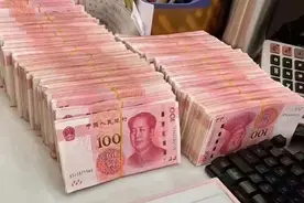 我三年前存入银行30万三年定期存款到期，很开心的拿到3.7万利息图片