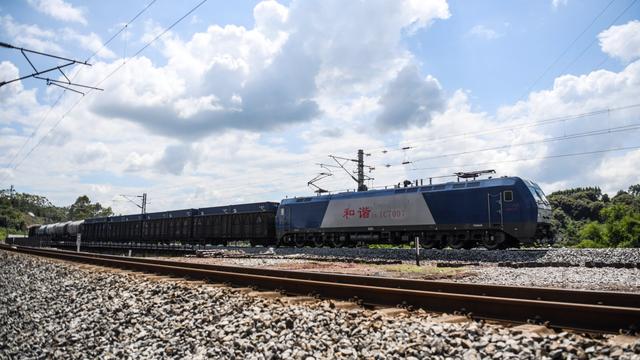 8大部门出拳	，打破美元收割局，21招盘活大西部，人民币亮剑！