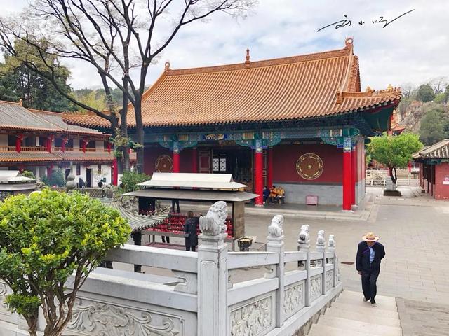 昆明这座千年古寺“好奇怪”：进门要走下坡，大雄宝殿在最低处？