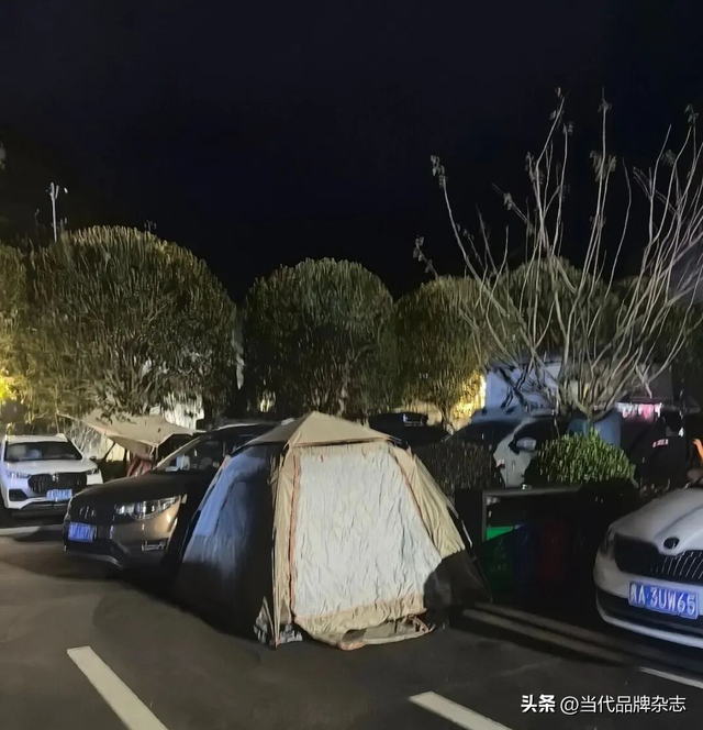 国庆帐篷大军席卷景区，年轻人这样反击“价格刺客”！