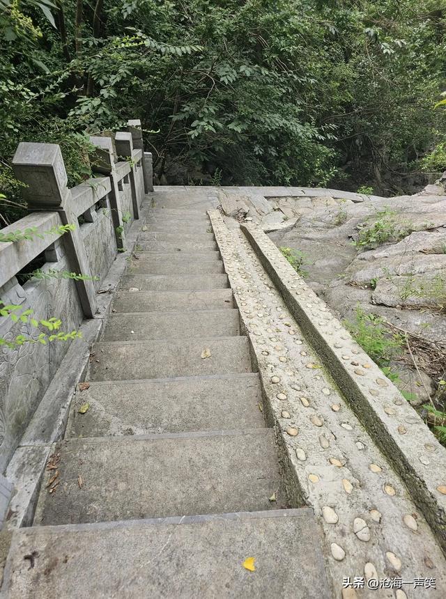 大山深处的石阶，待到征服人，等待有缘人，等待有情人