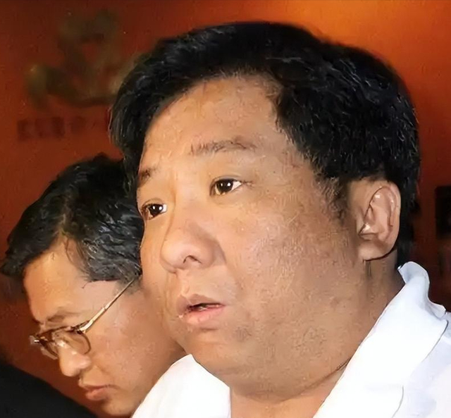 国家出手！6大首富落网，坑惨老百姓欲移民跑路，没一个值得原谅