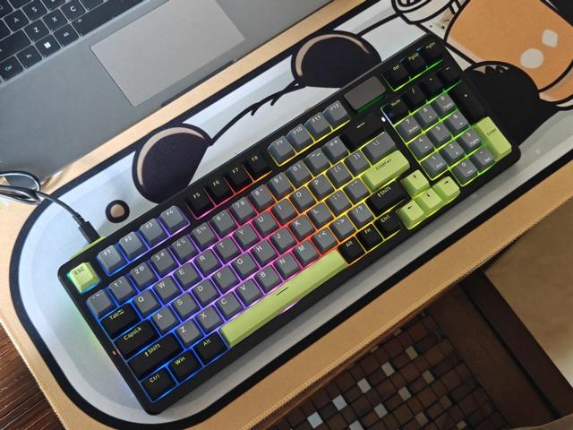 雷柏V700DIY-98无线机械键盘：长续航与好手感的完美融合