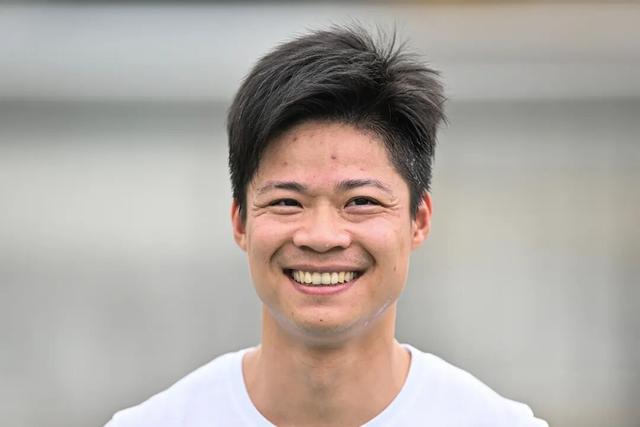 苏炳添生涯最后一战，广东队获得全运会男子4X100米接力第四名，赛后苏炳添谢场，全场致敬欢呼