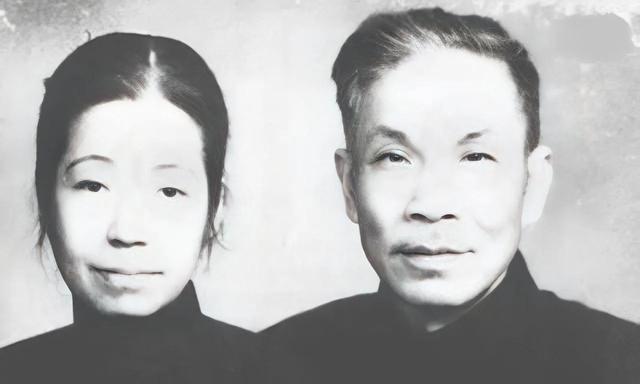 1968年，历史学家翦伯赞与妻子服毒自尽，留下两张字条令人泪目