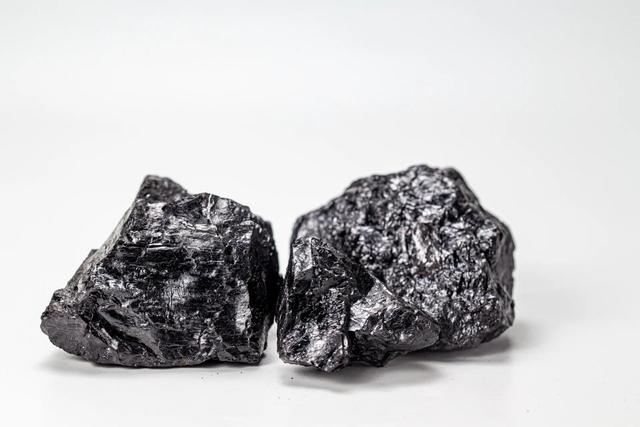 关税战再加码！特朗普态度180度大转弯，对华加征160%关税
