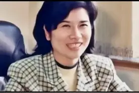 工作服员工必穿，董姐姐自己可以例外？图片