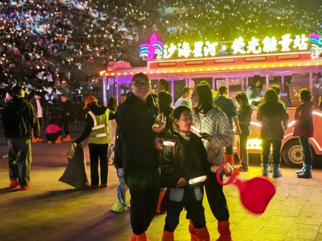 倾情守护游客完美旅程——鸣沙山月牙泉景区全员在岗 保障假期接待工作