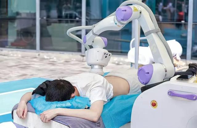 AI问诊加速落地，医疗大模型进入爆发期，真正的AI医生还有多远？