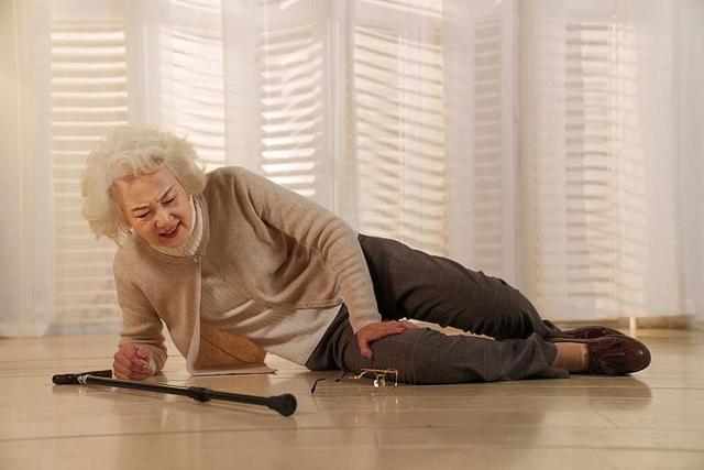 哈佛医生亲荐！倒走5分钟胜过正走万步，护膝还能练大脑