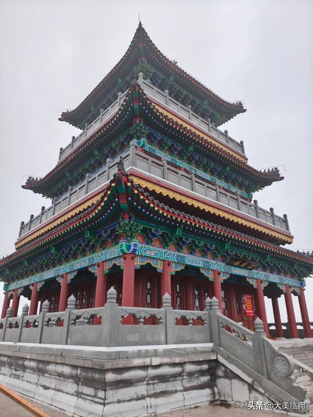 雨后的早上登临朐县城的粟山，眺望县城
