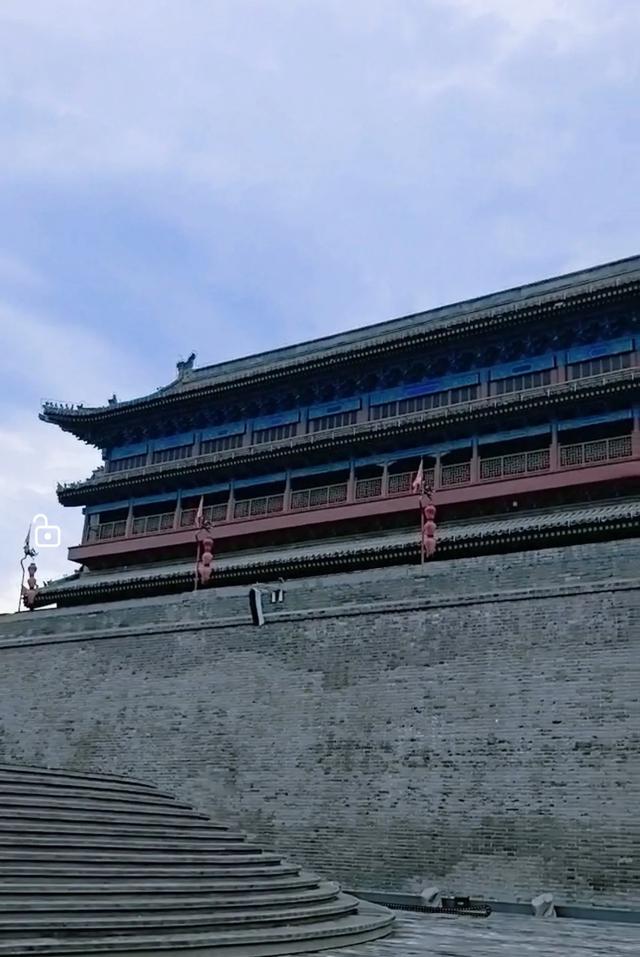 五绝:游西安古城墙