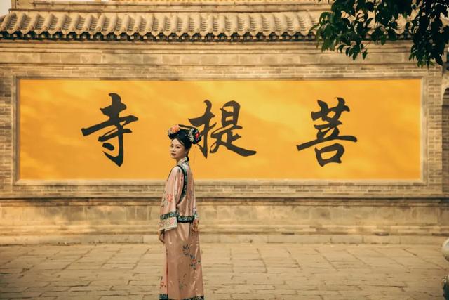 建筑为卷，衣冠作笔丨让飞檐与襦裙共绣华夏图腾！