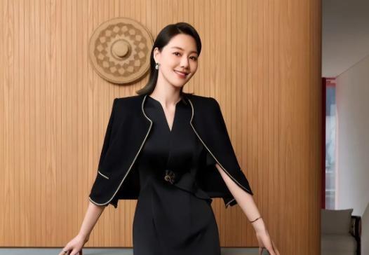 讨好大佬，陪睡上位，遭央视“开除”，她身上的标签哪个才是真的