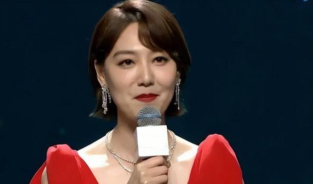 讨好大佬，陪睡上位	，遭央视"开除"，她身上的标签哪个才是真的