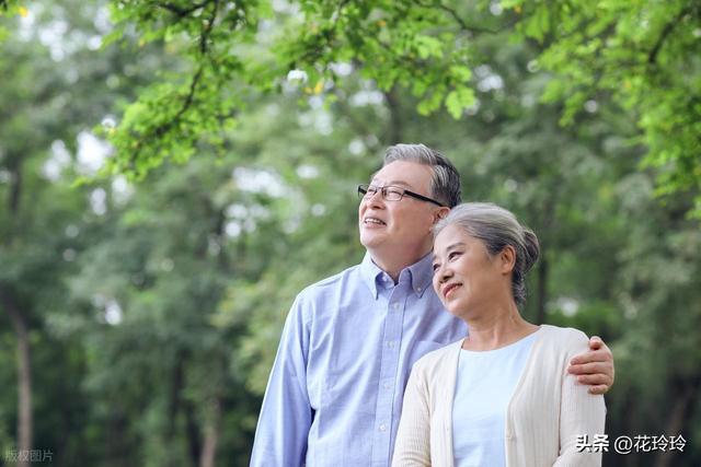 63岁阿姨坦言：搭伙2年，终于明白：男人老了还找老伴都另有所图