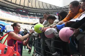 武网头号种子，萨巴伦卡受球迷欢迎图片