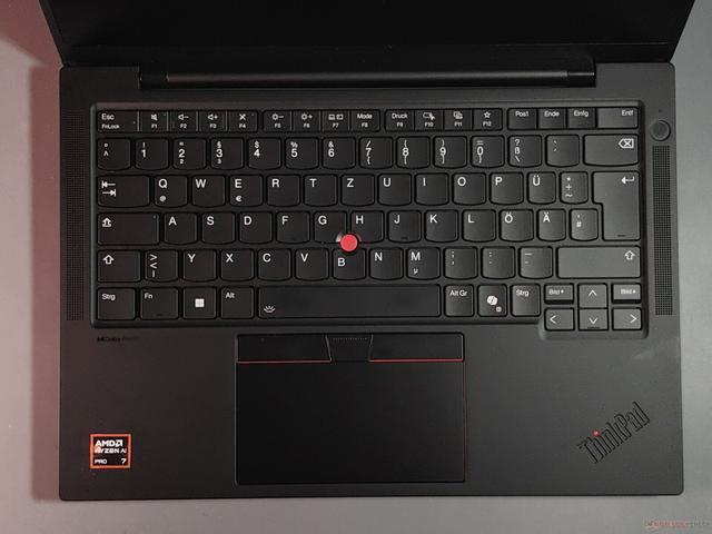 鸮点均衡：ThinkPad T14s AI 2024 锐龙版评测