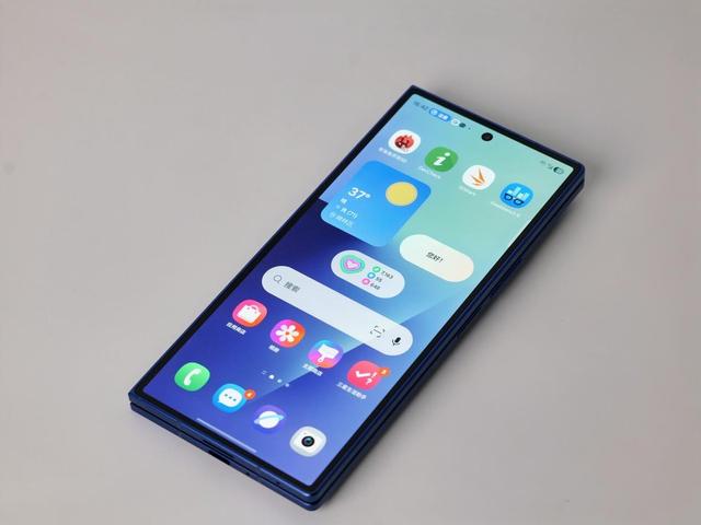 减重成功的折叠屏标杆 三星Galaxy Z Fold7体验再升级