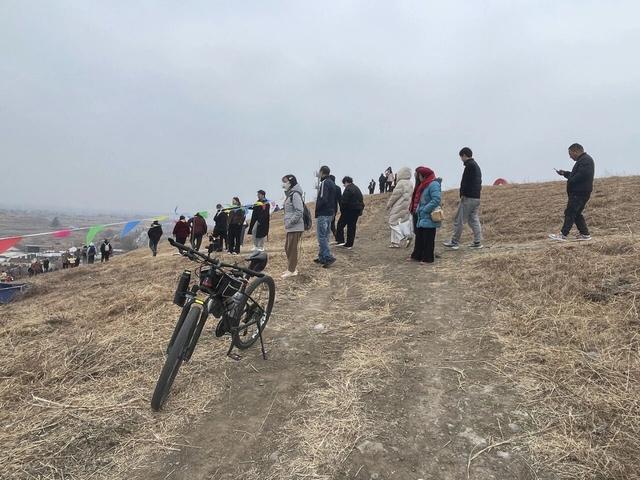 骑游六合恋山坝上草原看杀年猪民俗