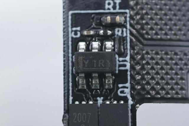 即插即用无线投屏699元值不值得买？雷鸟魔盒2拆解