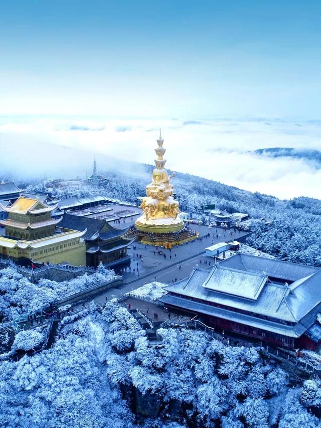 峨眉山这种级别的秋景，我愿称之为饱和度战神