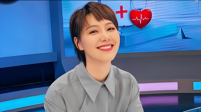 私生活混乱？遭央视“开除”？被传和小尼结婚的她，如今怎么样了