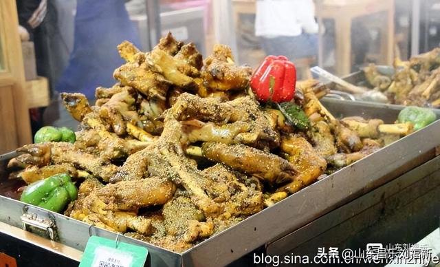 秋雨中的“西安回民街”街市（“陕西之旅”之六）