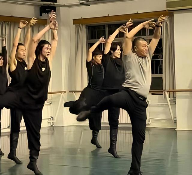 练习八段锦，不仅是养生的传统	，更是科学验证了“动中养神、身