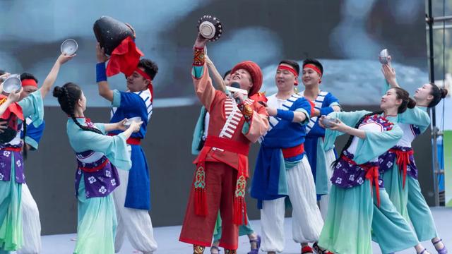 8月去撒野！跟着王安宇、魏大勋一起探天坑、穿云海、入秘境
