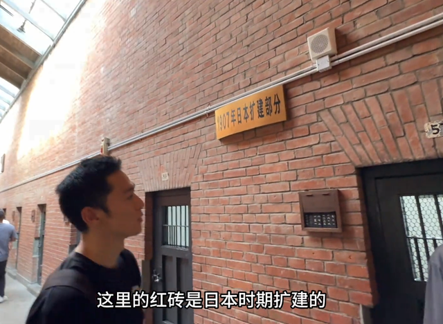 日本人带叔叔逛旅顺日俄监狱，看刑具落泪，道出日回避侵华原因