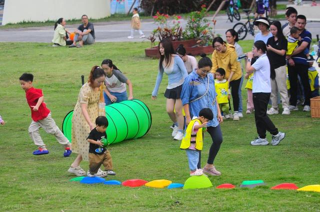 清明"黄金周"收官：出行半径超800公里，数据背后藏着什么信号