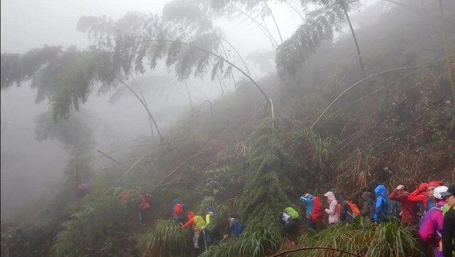 年轻情侣秦岭冰晶顶遇难，遗体却出现在不同地点，究竟发生了什么