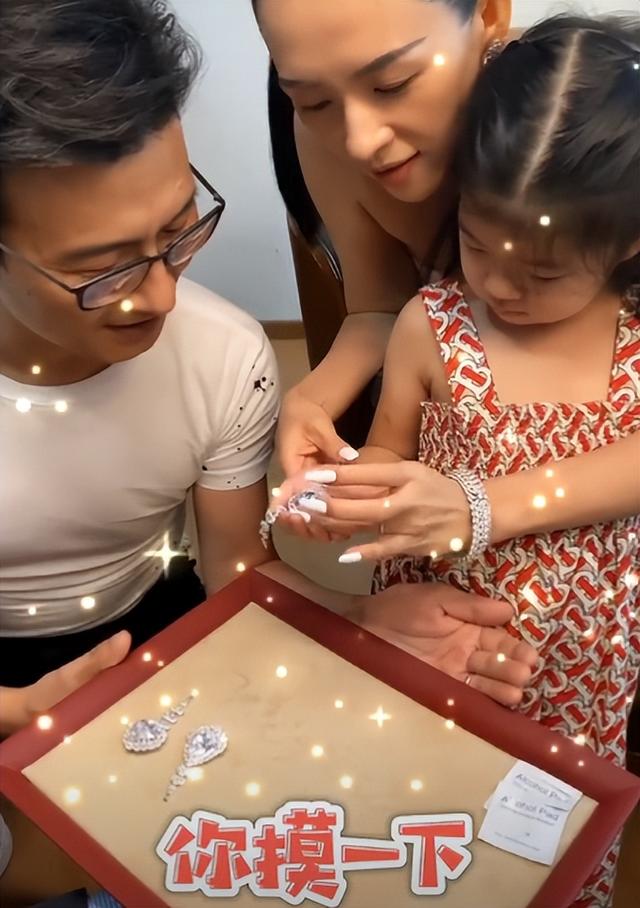 章子怡也没想到，离婚刚两年的54岁汪峰，竟走上了另一条上坡路