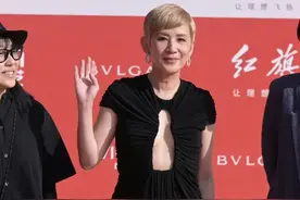 北影红毯亮点多:吴君如真空上阵，谭卓腋下皮肤真实,娄艺潇整残了图片