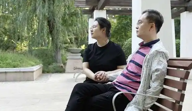 原来他就是刘强东的好搭档，41岁确认渐冻症一家三代短命现状如何