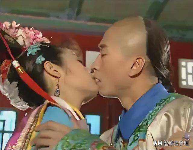 表面人模人样，做的事情却没眼看，强吻、袭胸，不过是冰山一角