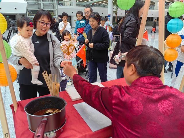 北京丰台站地区双节期间多维度营造非遗文化良好氛围——第九届戏曲文化周与非遗市集做客“城市会客厅”