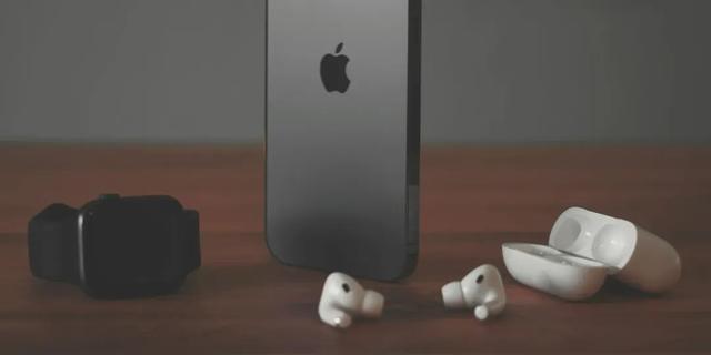 反向充电回归！iPhone 17 Pro或将支持7.5W无线供电，告别电量焦虑
