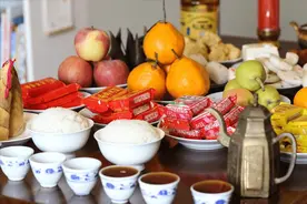 供桌上的“供果”，一般供几个？单数还是双数？其中大有讲究！图片