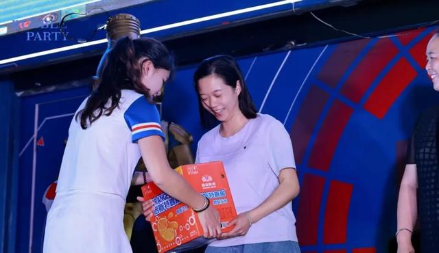 简阳音乐啤酒巡游季火热启幕 世运热浪点燃城市“夜活力”