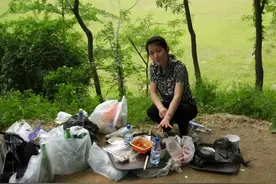 朝鲜探亲（38）和朝鲜美女在小树林接吻图片