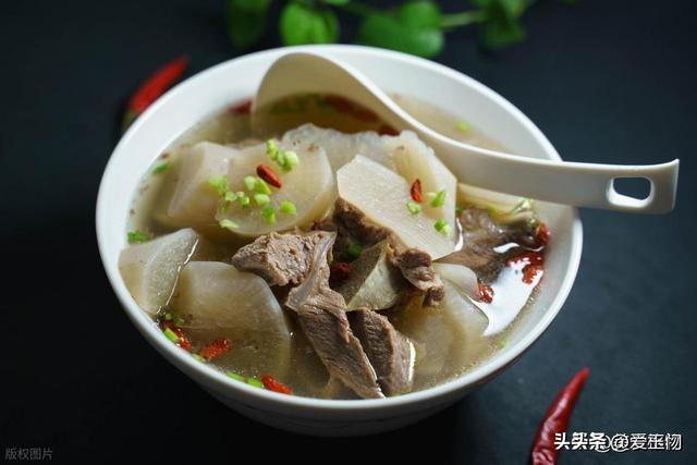 买猪骨头，内行人专挑这2个部位，肉多骨少，价格比瘦肉便宜一半