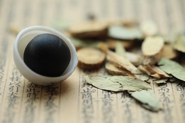 肝硬化用药指南：6种中成药与4种西药，牢记“三要三不要”更安全