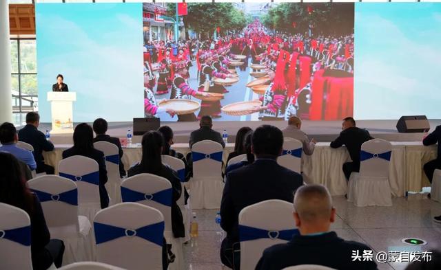 坐着火车游红河，州庆见！