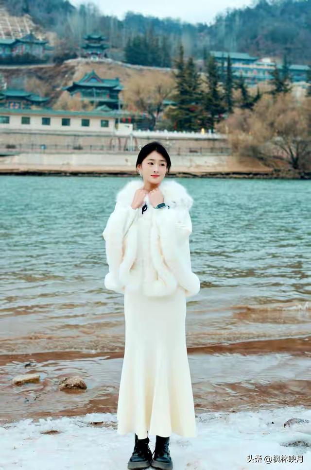 甘肃兰州一校花清雅温婉，堪称金城俏佳人	，美得让人怦然心动