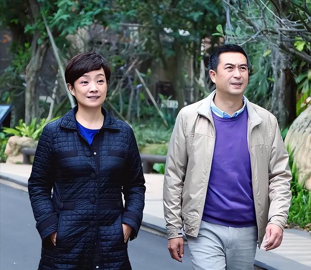 与王海燕离婚传闻真相大白1年，55岁张嘉益近况曝出，一点不意外